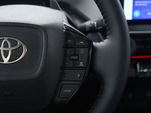 Used 2026 Toyota Prius Plug-In Hybrid image 28