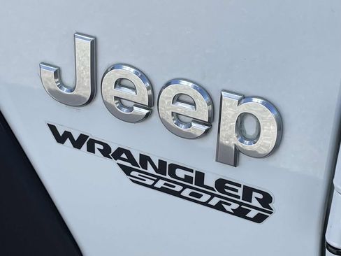 Used 2021 Jeep Wrangler Sport AWD/4WD image 7