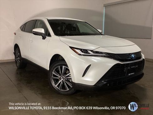 Certified 2024 Toyota Venza LE image 1