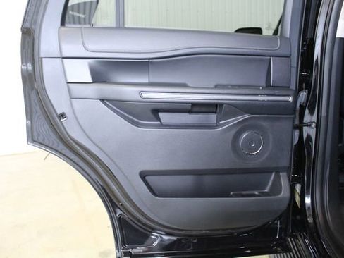 Used 2024 Ford Expedition XLT RWD image 18