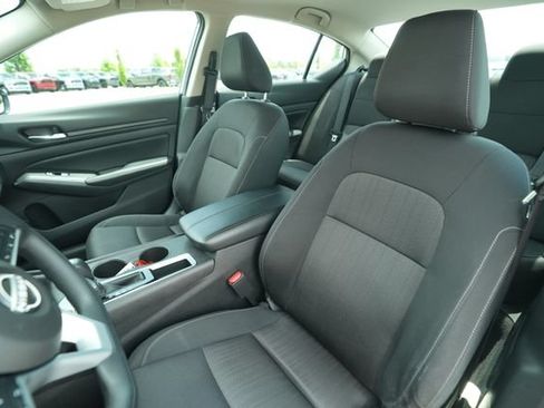 Used 2025 Nissan Altima 2.5 SV FWD image 38