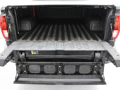 Used 2022 GMC Sierra 1500 Elevation w/ LPO, Elevation Black Package AWD/4WD image 9