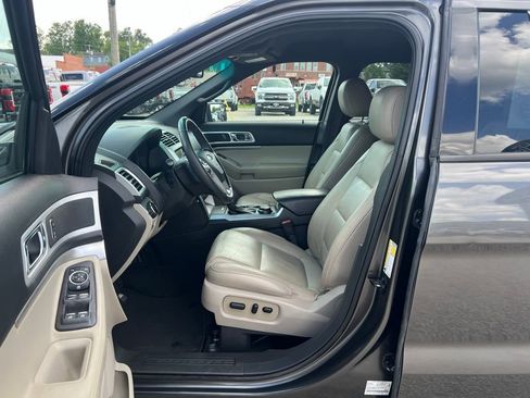 Used 2015 Ford Explorer XLT w/ Equipment Group 202A AWD/4WD image 13