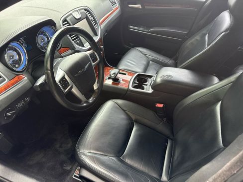 Used 2013 Chrysler 300 RWD image 7