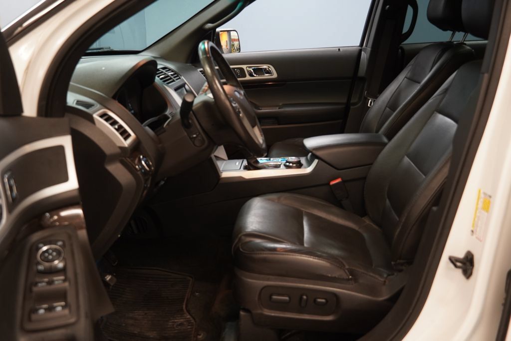 Used 2014 Ford Explorer Limited w/ Equipment Group 302A AWD/4WD image 5