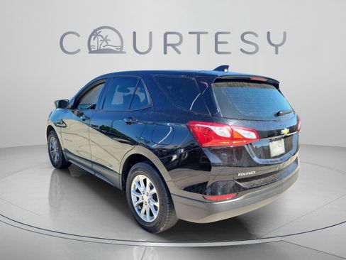 Used 2019 Chevrolet Equinox LS FWD image 2