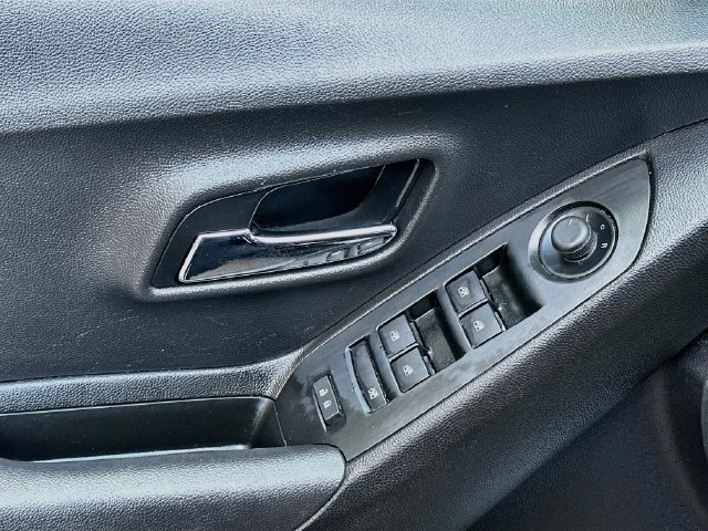 Used 2019 Chevrolet Trax Premier w/ Midnight Edition AWD/4WD image 17