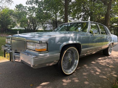 Used 1992 Cadillac Brougham RWD image 3