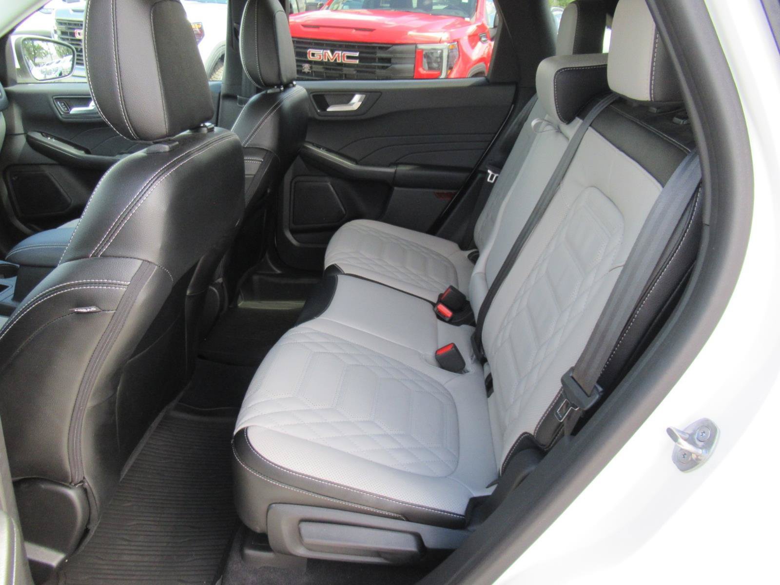 Used 2023 Ford Escape Platinum w/ Premium Technology Package AWD/4WD image 36