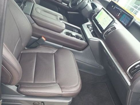 Certified 2025 Ford Expedition Max Platinum w/ Platinum Ultimate Package AWD/4WD image 7