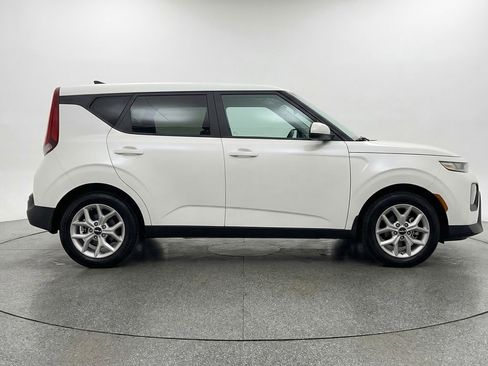 Used 2025 Kia Soul LX w/ LX Technology Package image 11