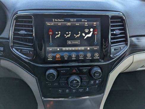 Used 2021 Jeep Grand Cherokee Limited AWD/4WD image 23