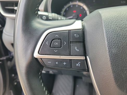 Used 2024 Toyota Highlander LE FWD image 20