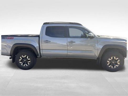 Used 2018 Toyota Tacoma TRD Off-Road image 3