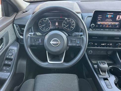Used 2023 Nissan Rogue SV image 14