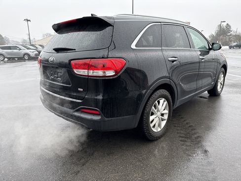Used 2016 Kia Sorento LX w/ LX Convenience Package image 3