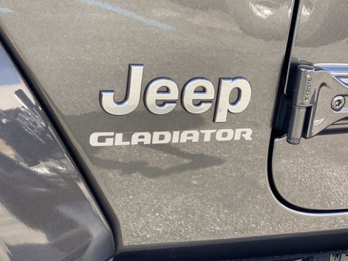 Certified 2022 Jeep Gladiator Overland w/ LED Lighting Group image 13