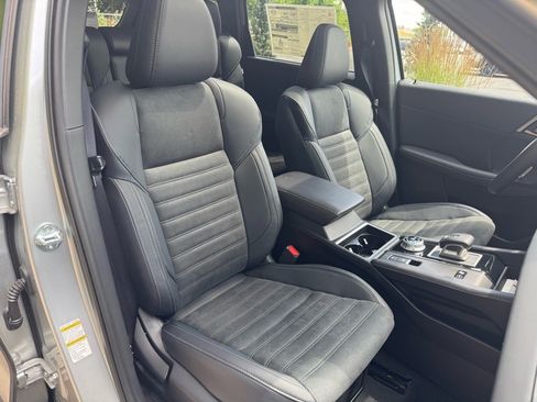 New 2025 Mitsubishi Outlander SE image 12