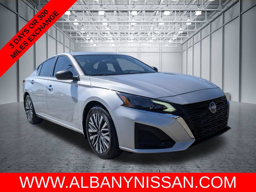 Used 2024 Nissan Altima 2.5 SV FWD image 1