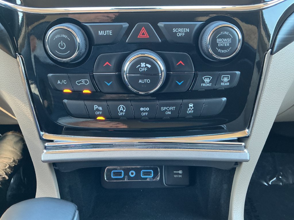 Certified 2022 Jeep Grand Cherokee Laredo E w/ Security & Convenience Group AWD/4WD image 23