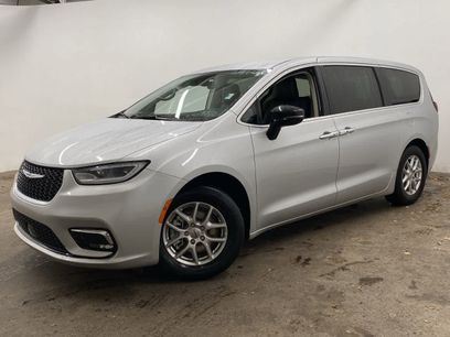 Used 2024 Chrysler Pacifica Touring-L