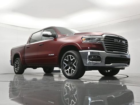 Used 2025 RAM 1500 Laramie AWD/4WD image 38