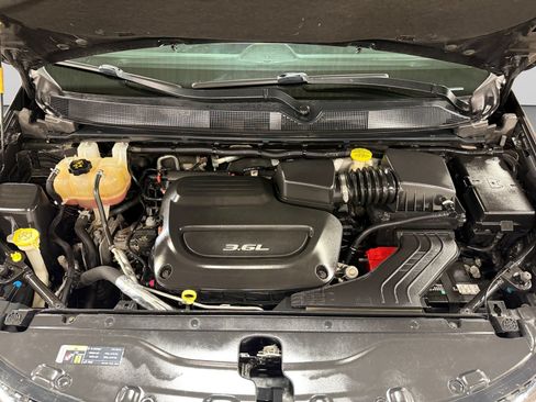 Used 2017 Chrysler Pacifica Touring-L FWD image 26