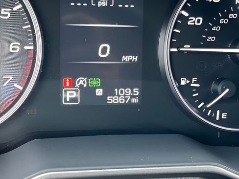 Certified 2025 Subaru Outback Limited AWD/4WD image 2