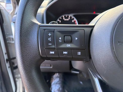 Used 2024 Nissan Rogue S FWD image 19
