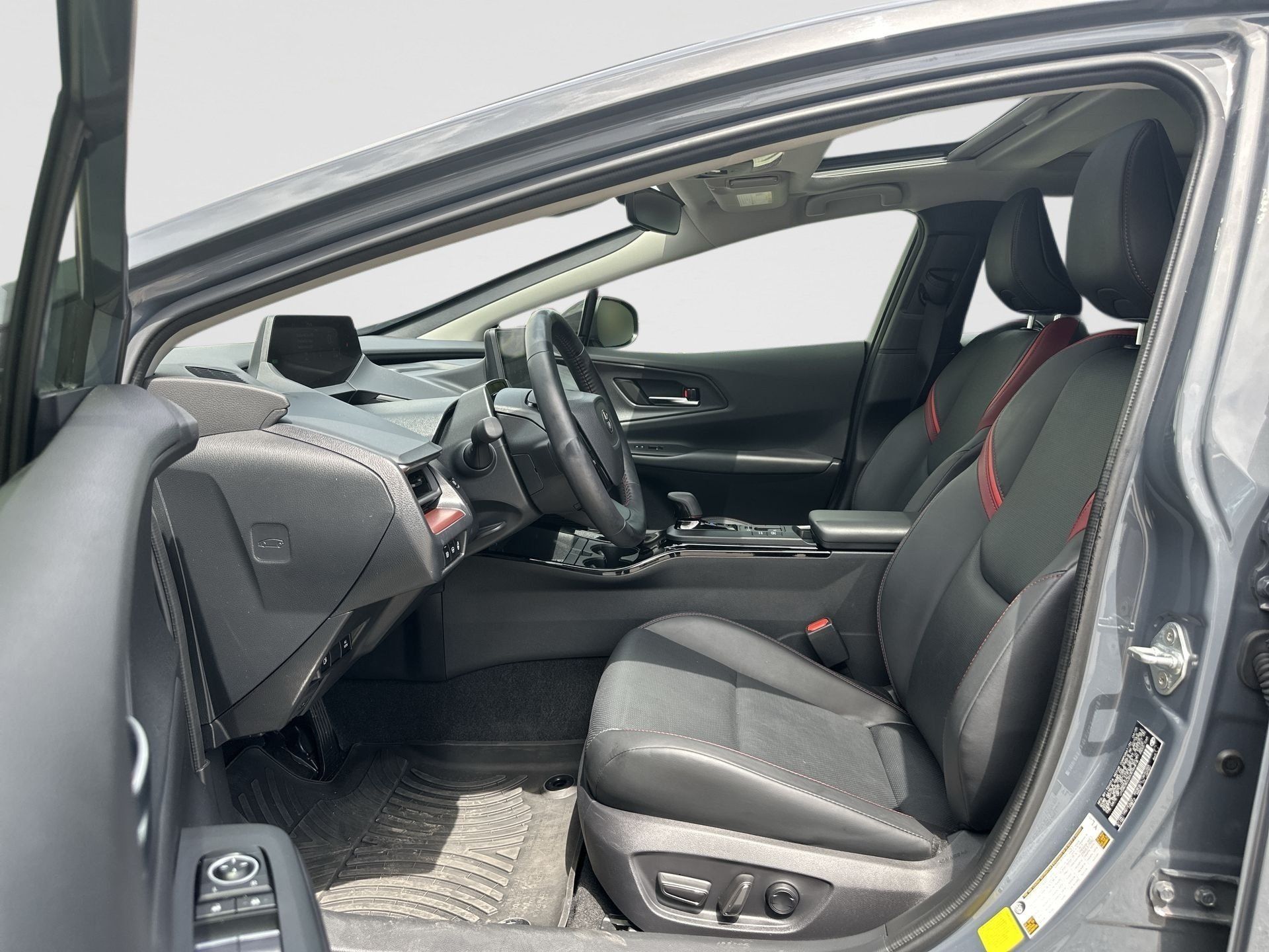 Used 2025 Toyota Prius Plug-In Hybrid FWD image 20