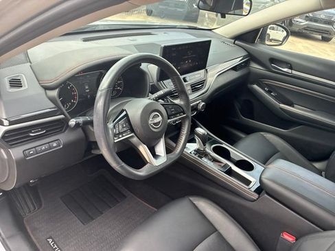 Used 2023 Nissan Altima 2.5 SR w/ SR Premium Package FWD image 16