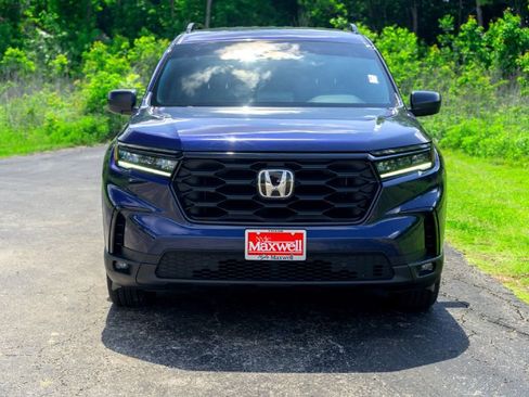 Used 2025 Honda Pilot Sport image 4