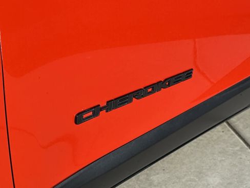 Used 2021 Jeep Cherokee Latitude Plus image 9