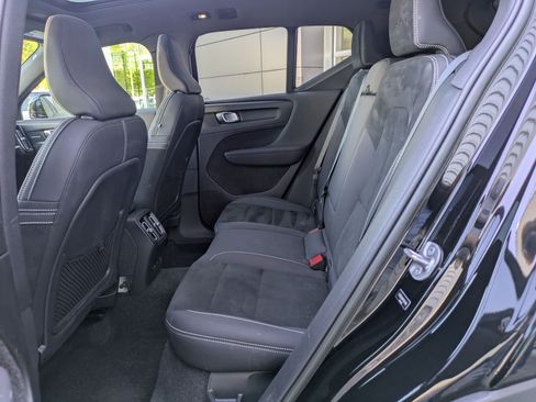Used 2023 Volvo XC40 Recharge Ultimate AWD/4WD image 27