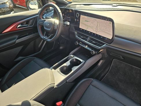 Used 2025 Chevrolet Equinox EV RS FWD image 28