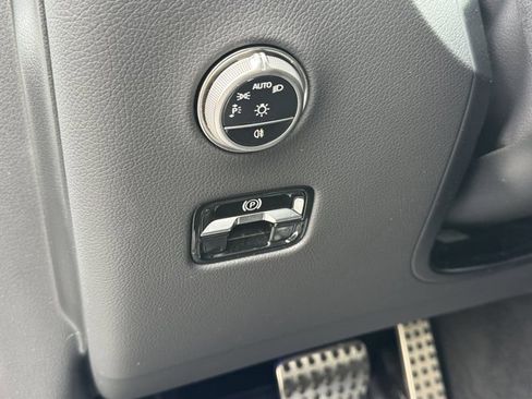 Used 2025 Mercedes-Benz GLC 300 4MATIC image 18