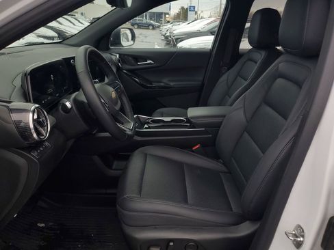 Used 2025 Chevrolet Equinox LT w/ Convenience Package II image 9