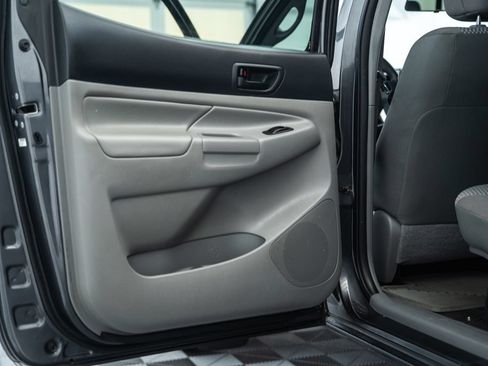 Used 2014 Toyota Tacoma PreRunner w/ Convenience Package RWD image 34