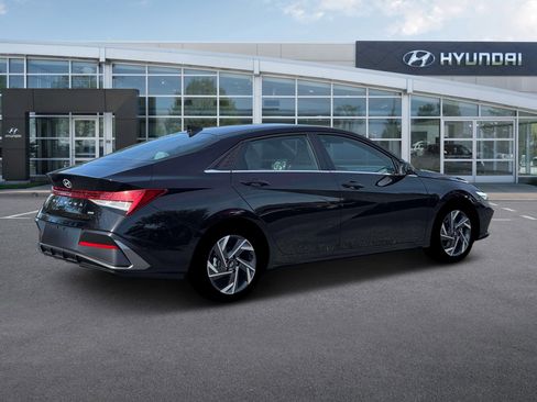 New 2026 Hyundai Elantra Limited FWD image 8