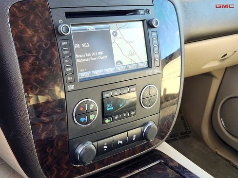 Used 2013 GMC Yukon XL Denali image 21