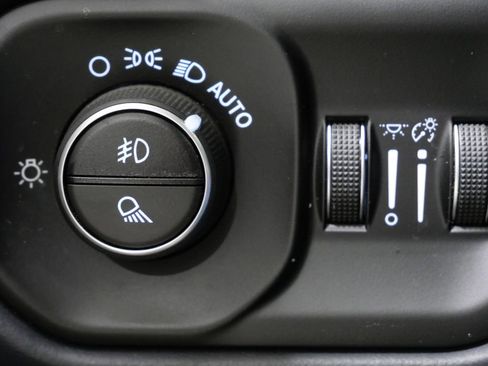 Used 2019 RAM 1500 Limited AWD/4WD image 14