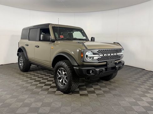 Used 2025 Ford Bronco Badlands AWD/4WD image 4