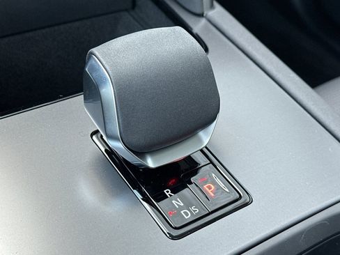 New 2025 Land Rover Discovery Sport S image 24