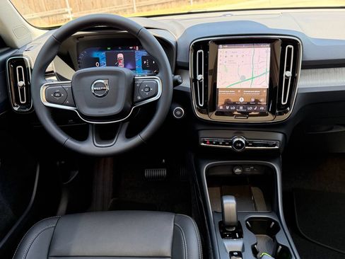 New 2026 Volvo XC40 B5 Core w/ Protection Package Premier AWD/4WD image 11