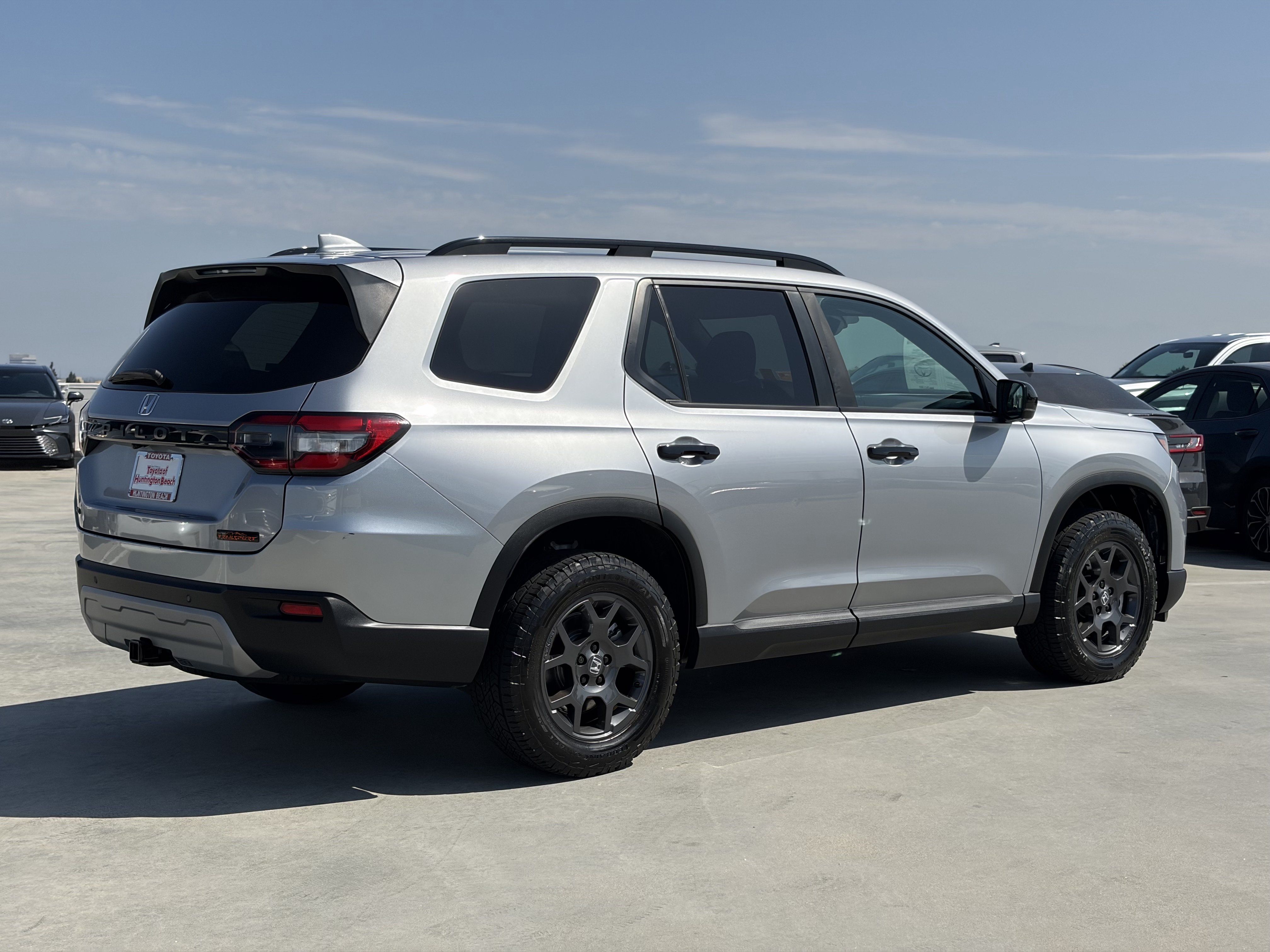 Used 2025 Honda Pilot TrailSport image 3