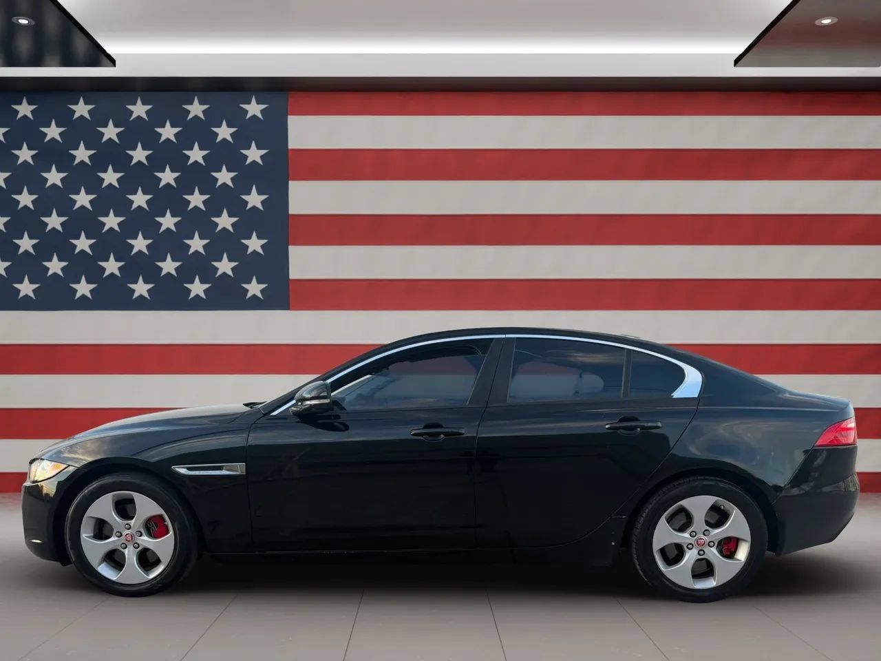 Used 2017 Jaguar XE RWD image 5