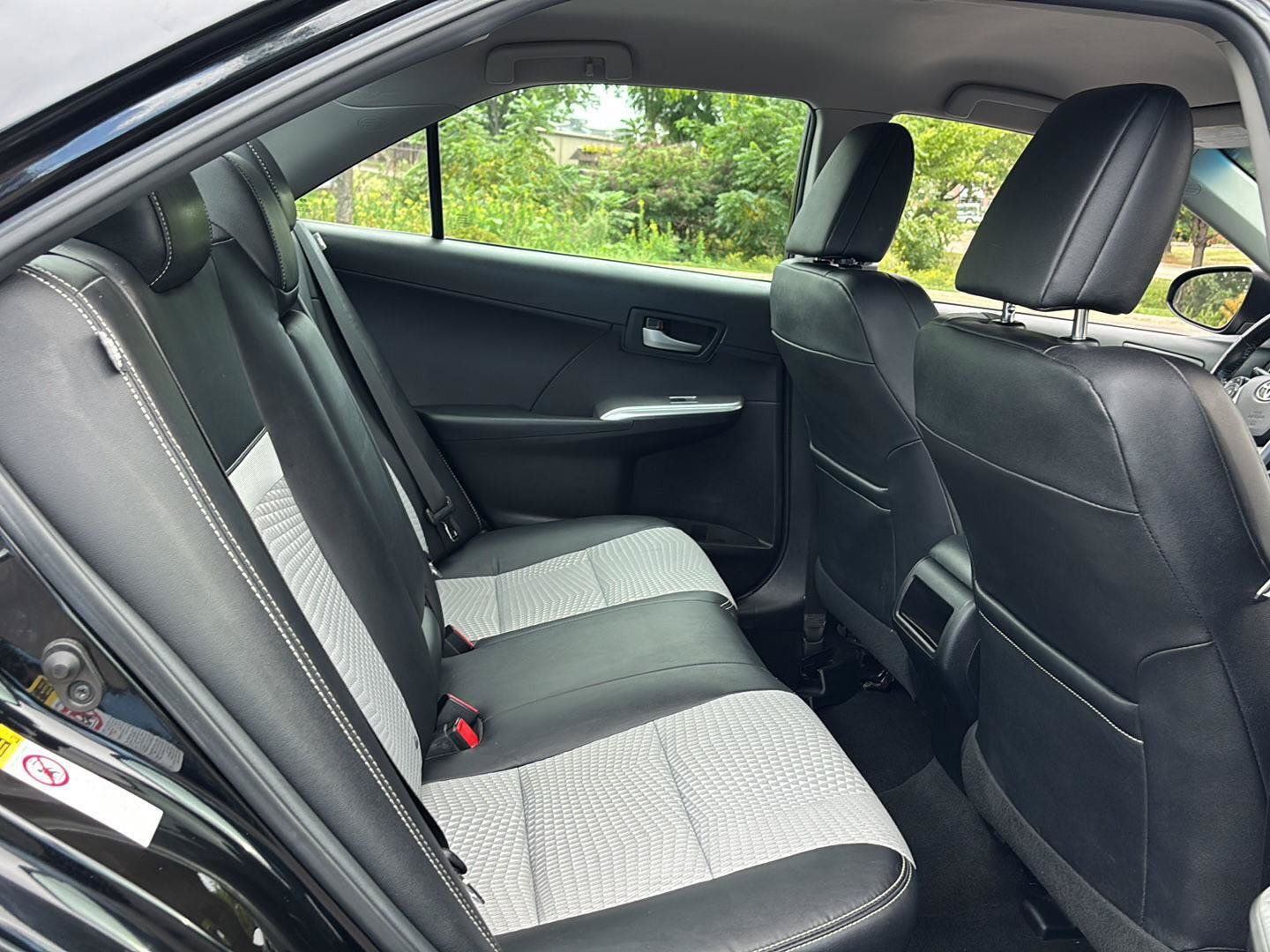 Used 2012 Toyota Camry SE FWD image 17