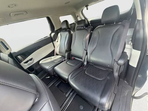 Used 2023 Kia Carnival EX FWD image 33