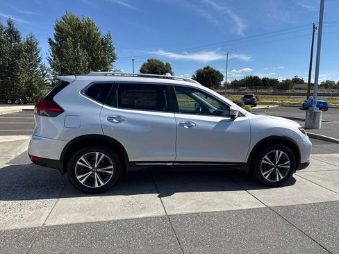 Used 2017 Nissan Rogue SL w/ SL Premium Package AWD/4WD image 4