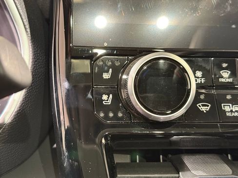 Certified 2025 Toyota Highlander Platinum image 31